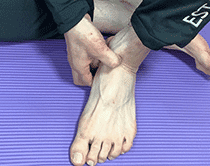 足首の痛みのマッサージ法