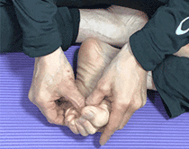 内反小指の足指運動法